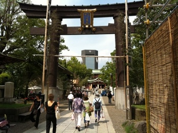 深川八幡祭り大鳥居1.jpg