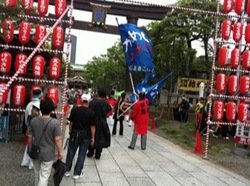 深川よさこい祭り富岡八幡宮大鳥居2.jpg