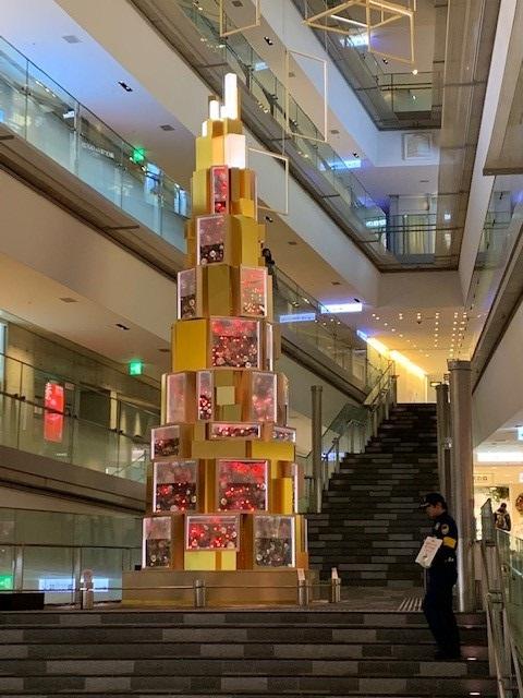 表参道ヒルズクリスマスツリー 本館の吹抜け大階段 散策 青山のホテル予約は東急ステイ青山プレミア 公式